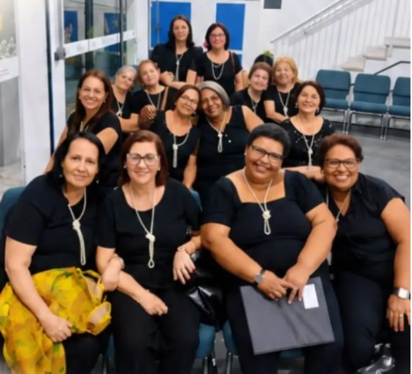 Mulheres da Rede Diamante reunidas no salão da igreja